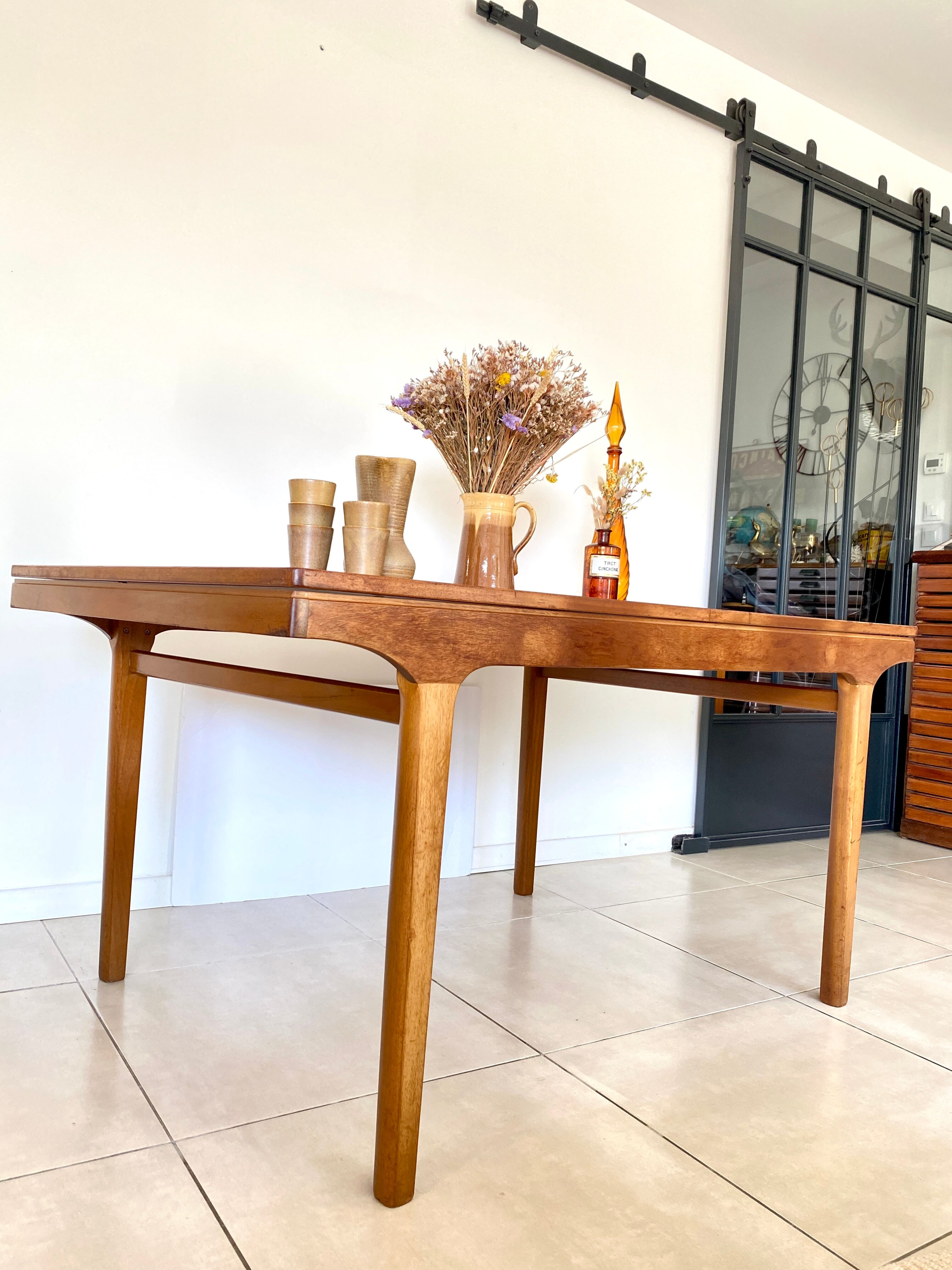 Extendable dining table in NATHAN teak
