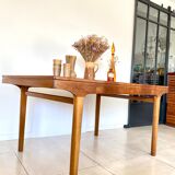 Extendable dining table in NATHAN teak