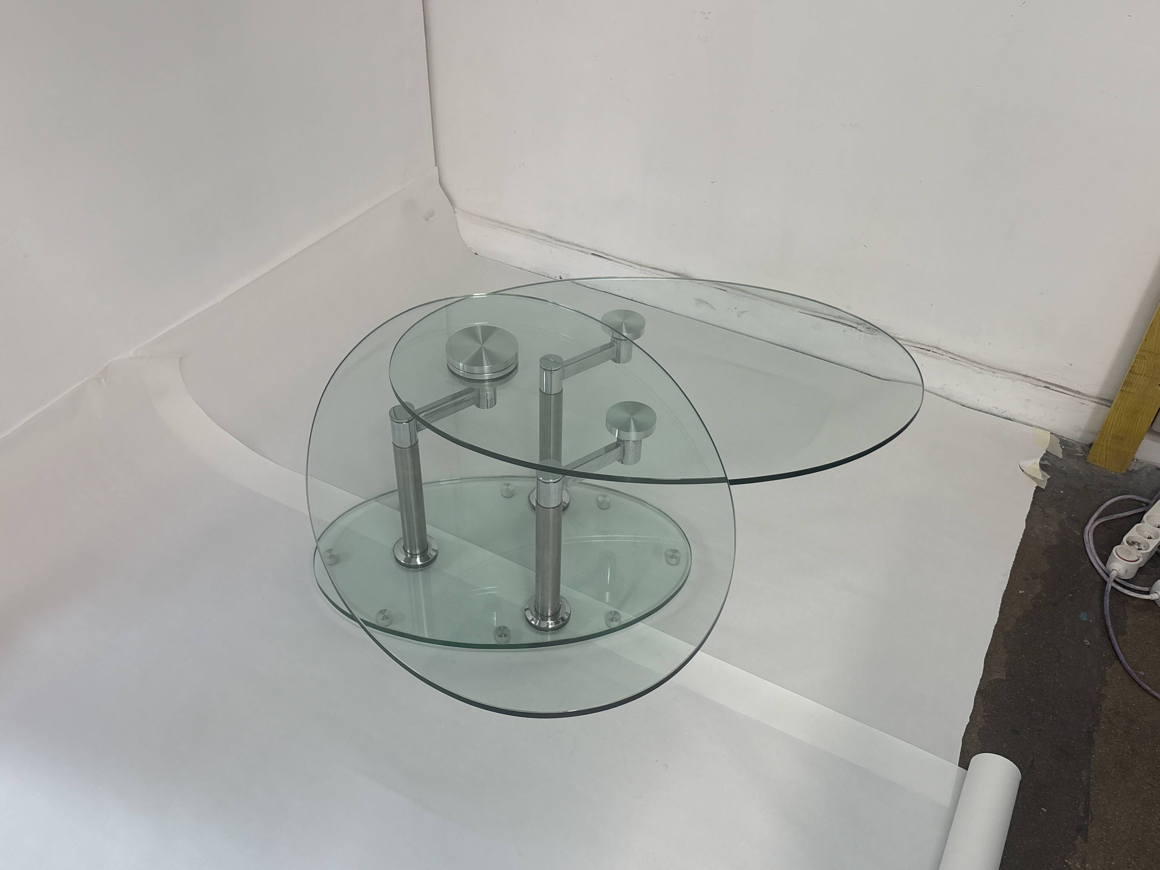 Oval designer coffee table in tempered glass