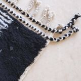 Black and White Rug - 255 x 157 cm