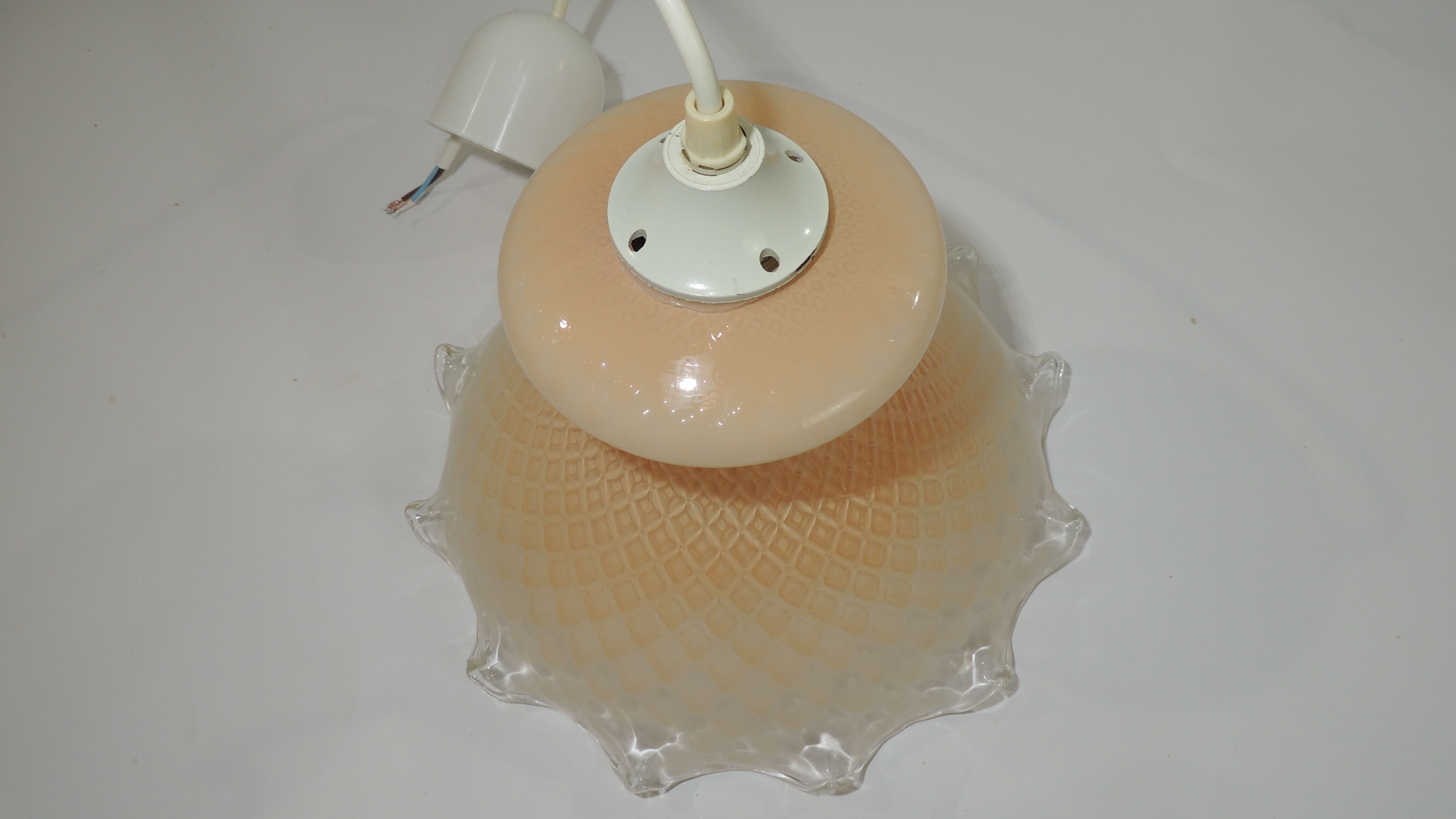 Suspension opaline rose nid d'abeille/vintage