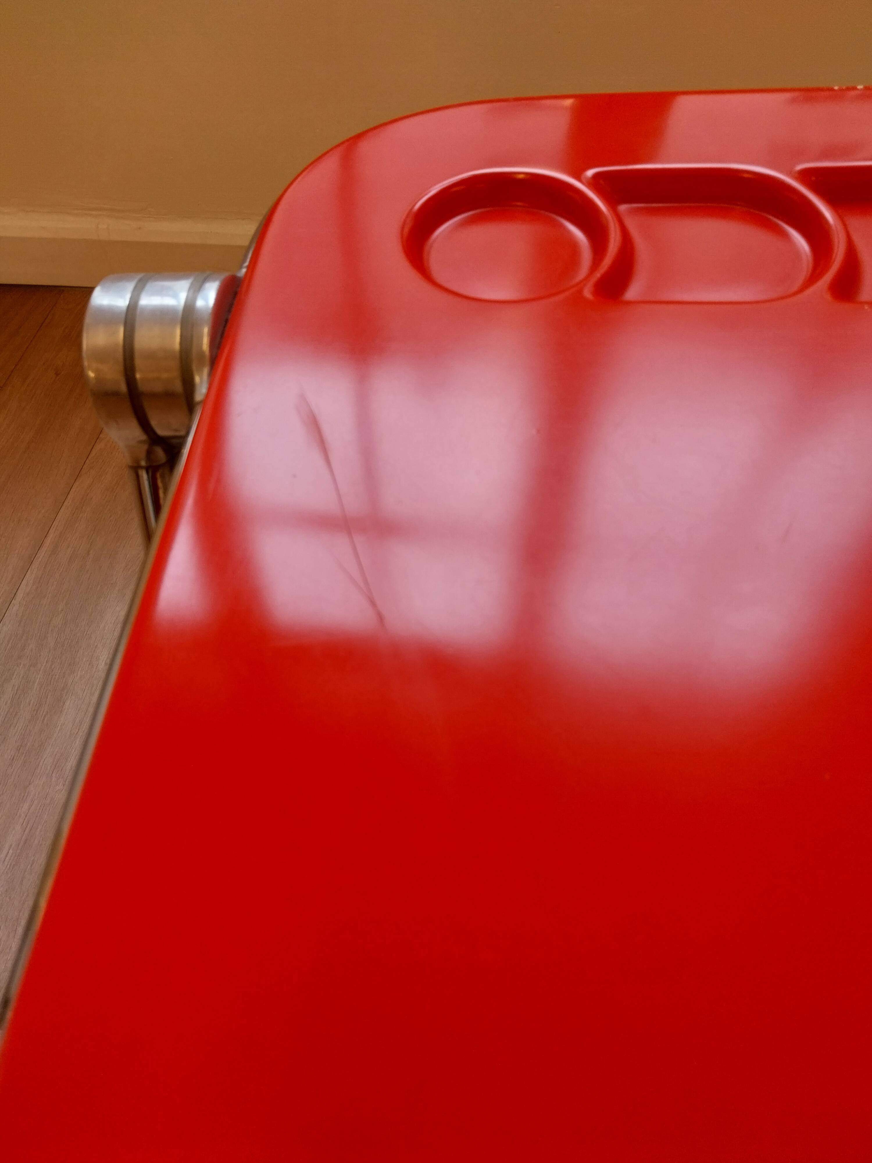 Vintage lot design – Platone table + red Plia chairs – Anonima Castelli