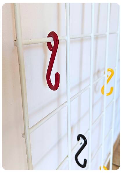 Paire de porte-manteaux String des années 50 par Karl Fichtel pour Dra