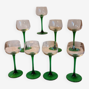 8 Luminarc white wine stemmed glasses