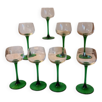 8 Luminarc white wine stemmed glasses
