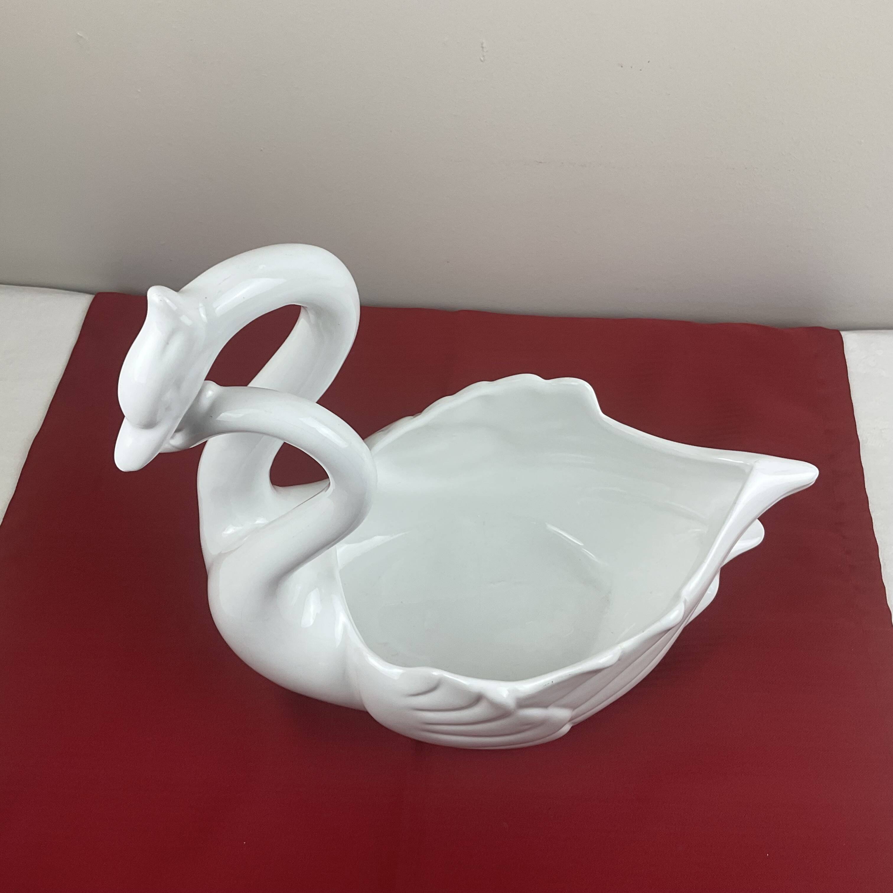 Large flowerpot couple of swans