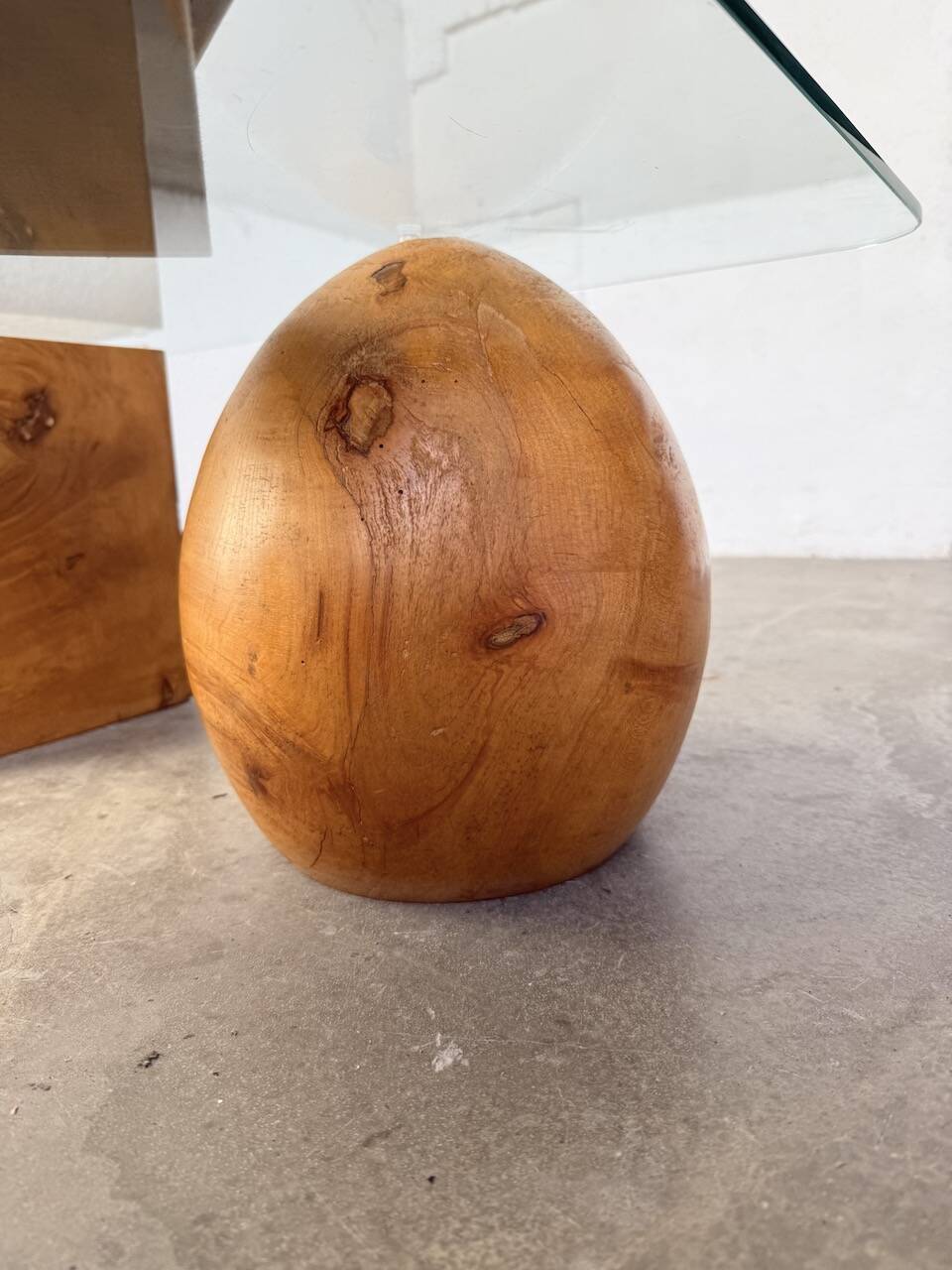 Table basse en bois et verre attribuée à Metafora