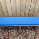 Banquette d'office – Style Louis XVI – Bois réchampis – Tissu bleu