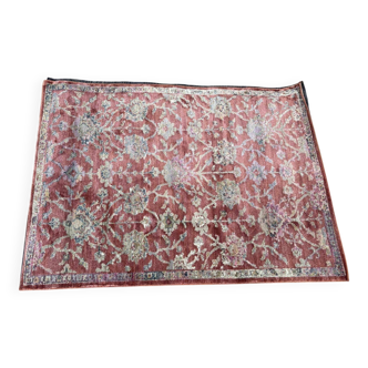 Patterned red carpet