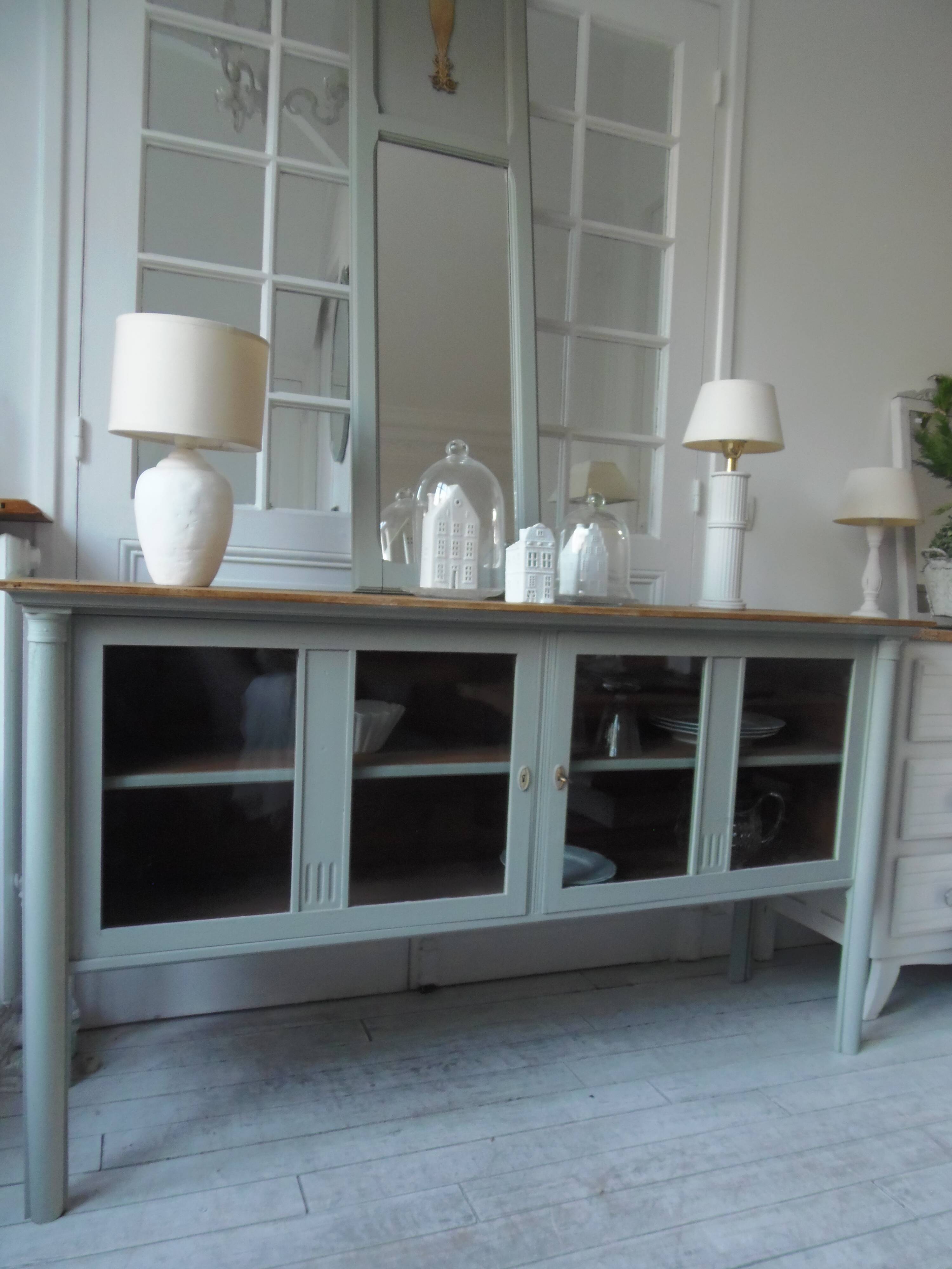 Buffet, desserte vintage réenchanté en vert de gris, plateau  bois.