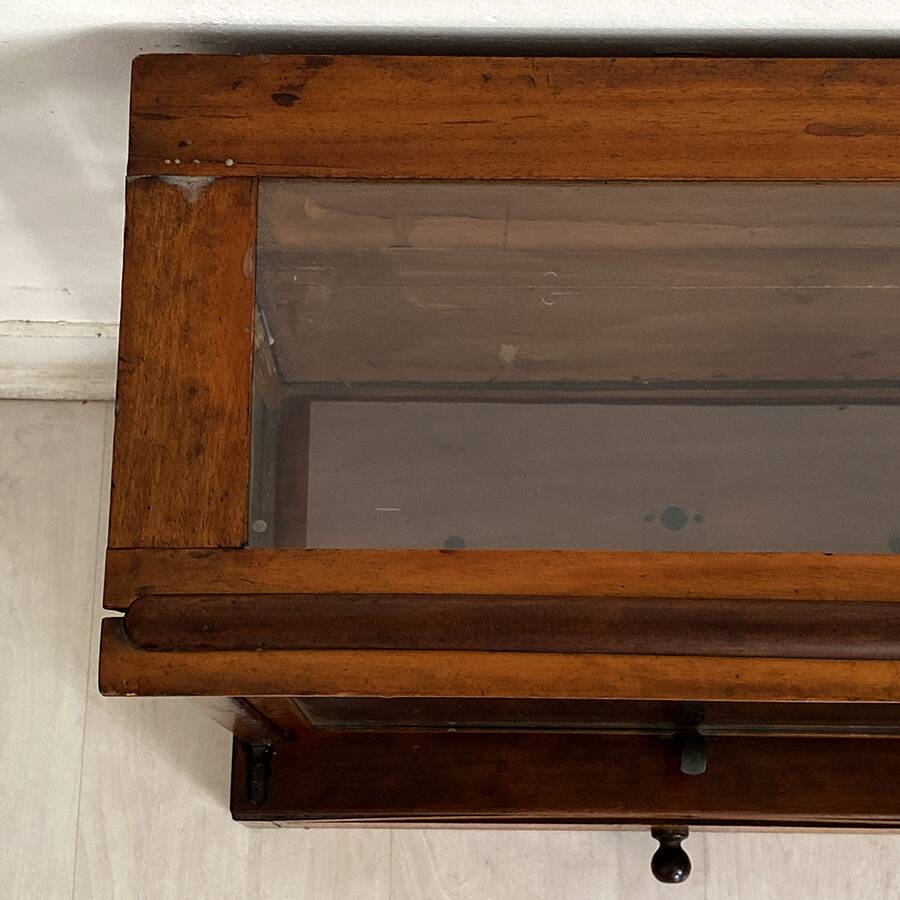 Vitrine de pharmacie, années 30