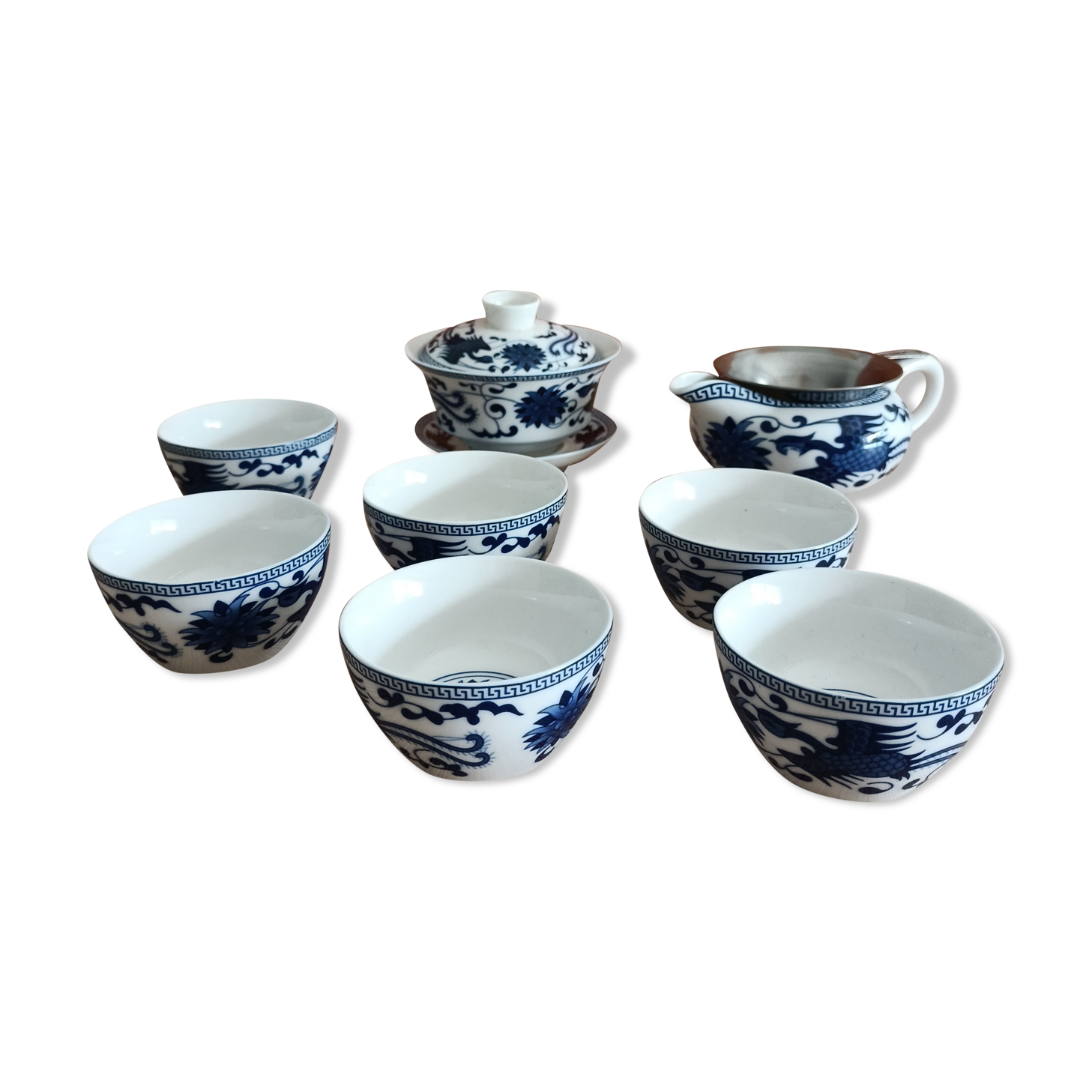 Gaiwan traditional chinese tea set in blue and white porcelain