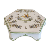 Moustiers underside of the dish