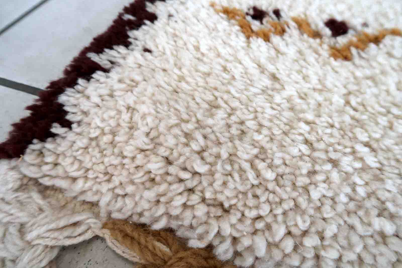 Vintage moroccan rug berber handmade 74cm x 136cm 1970s