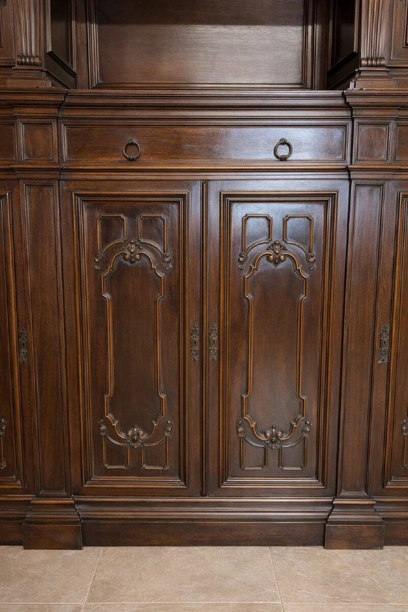 Renaissance-style notary cabinet in solid walnut – 19th century