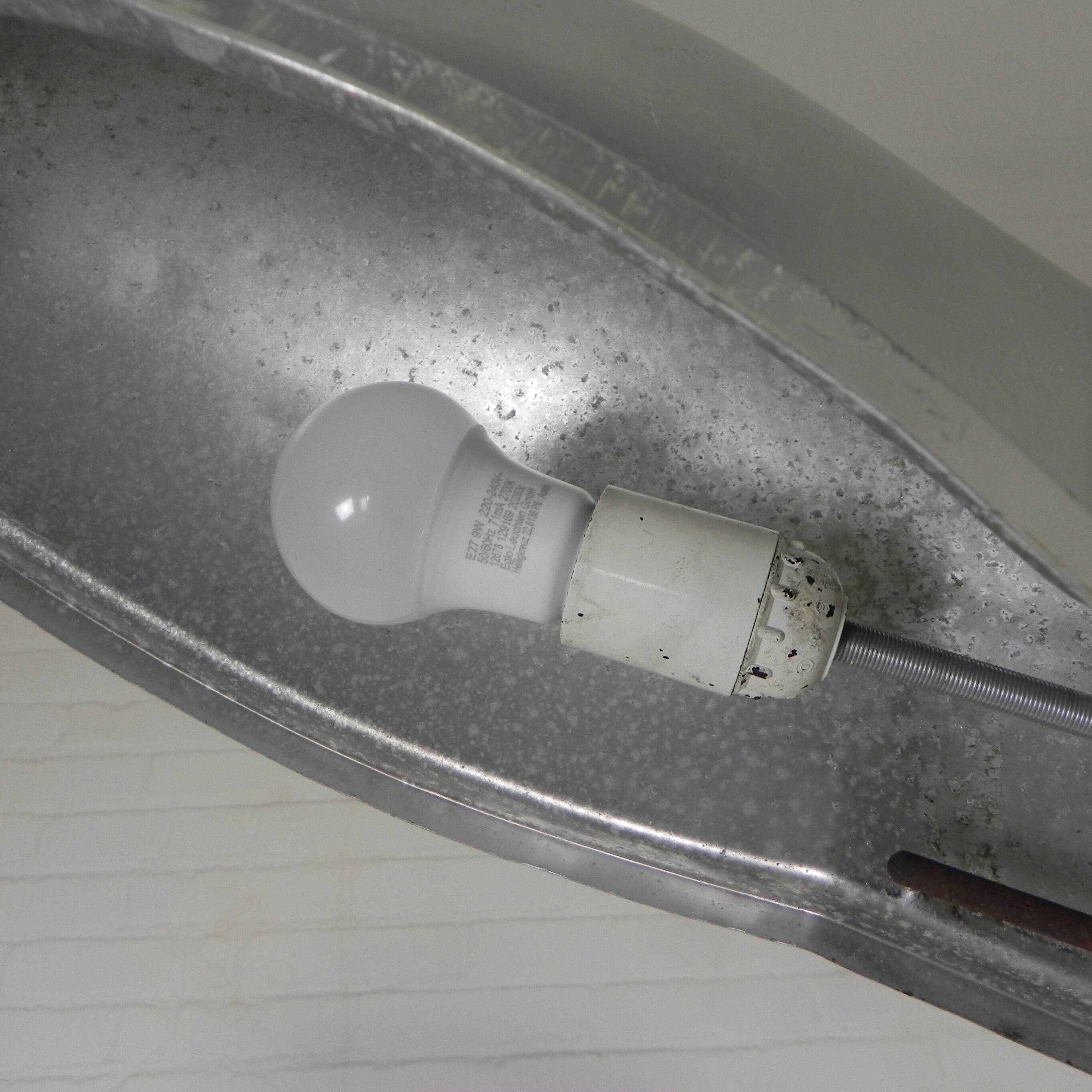 Industrial street lamp with aluminum shade