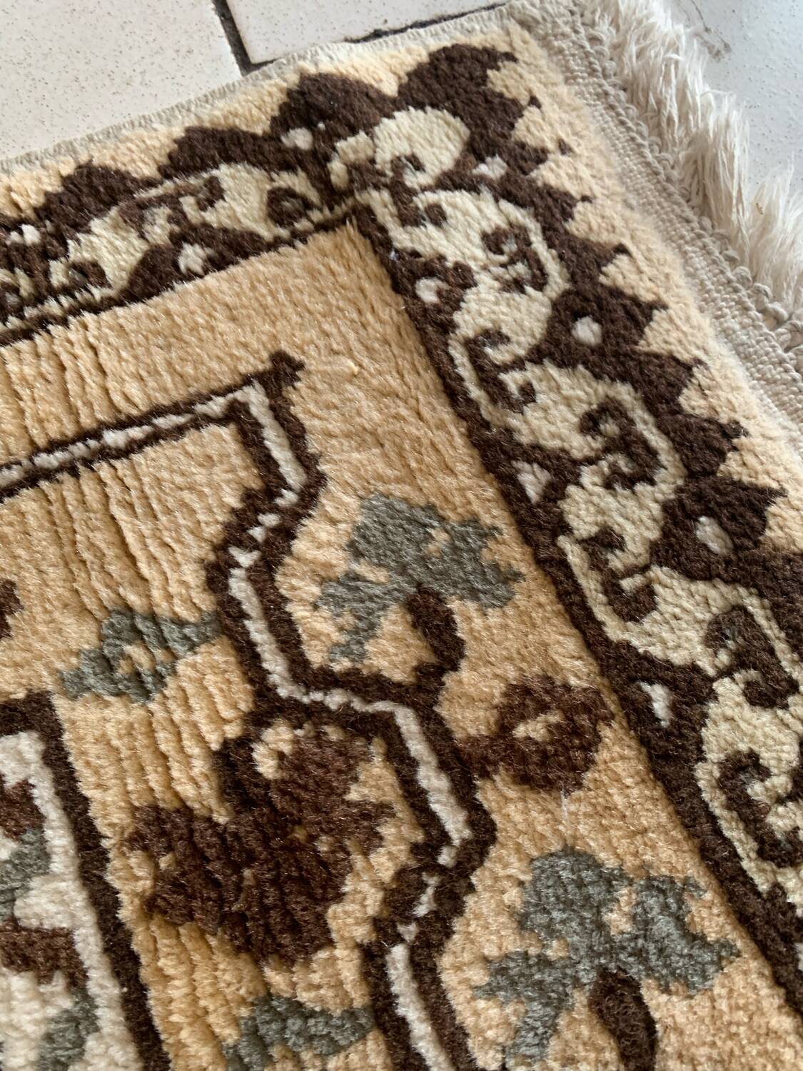 Vintage Persian oriental wool rug