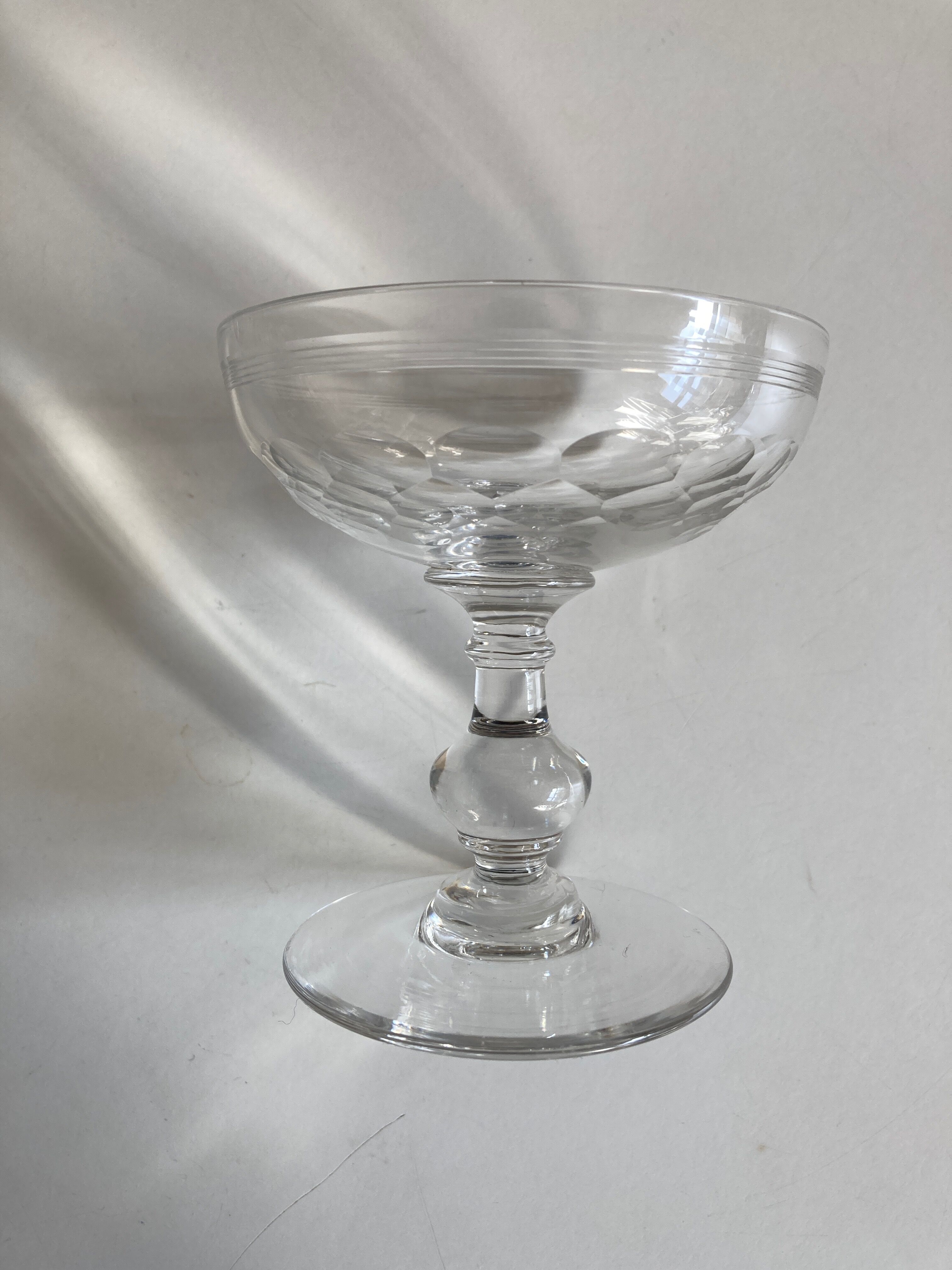 Set of 6 glasses of champagne 19th with flat sides and scales