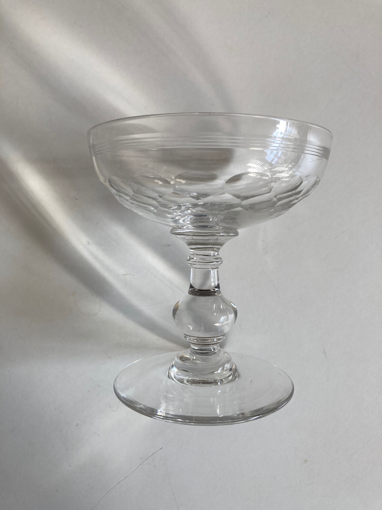 Set of 6 glasses of champagne 19th with flat sides and scales