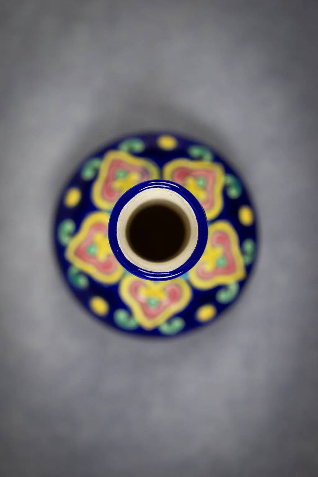 Vase miniature en émaux de Longwy – Style Art Déco