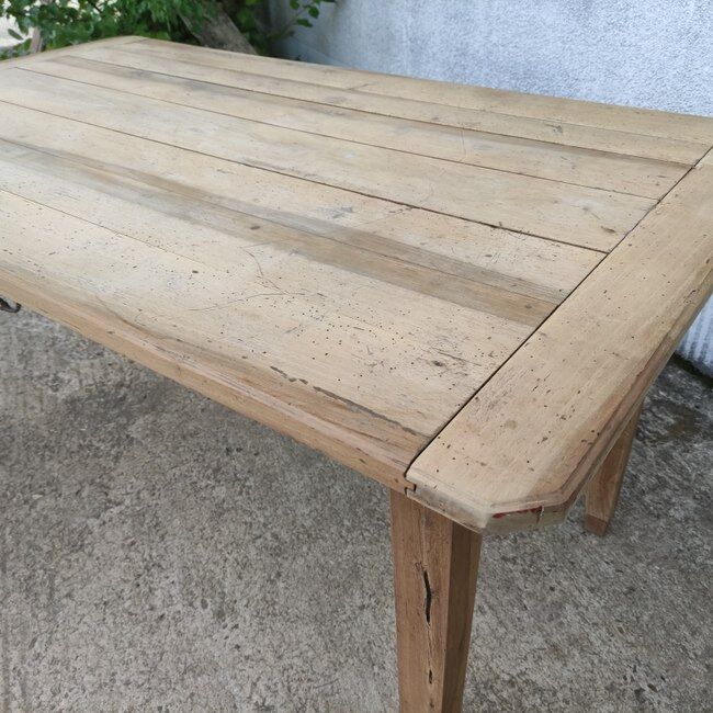 Farm table
