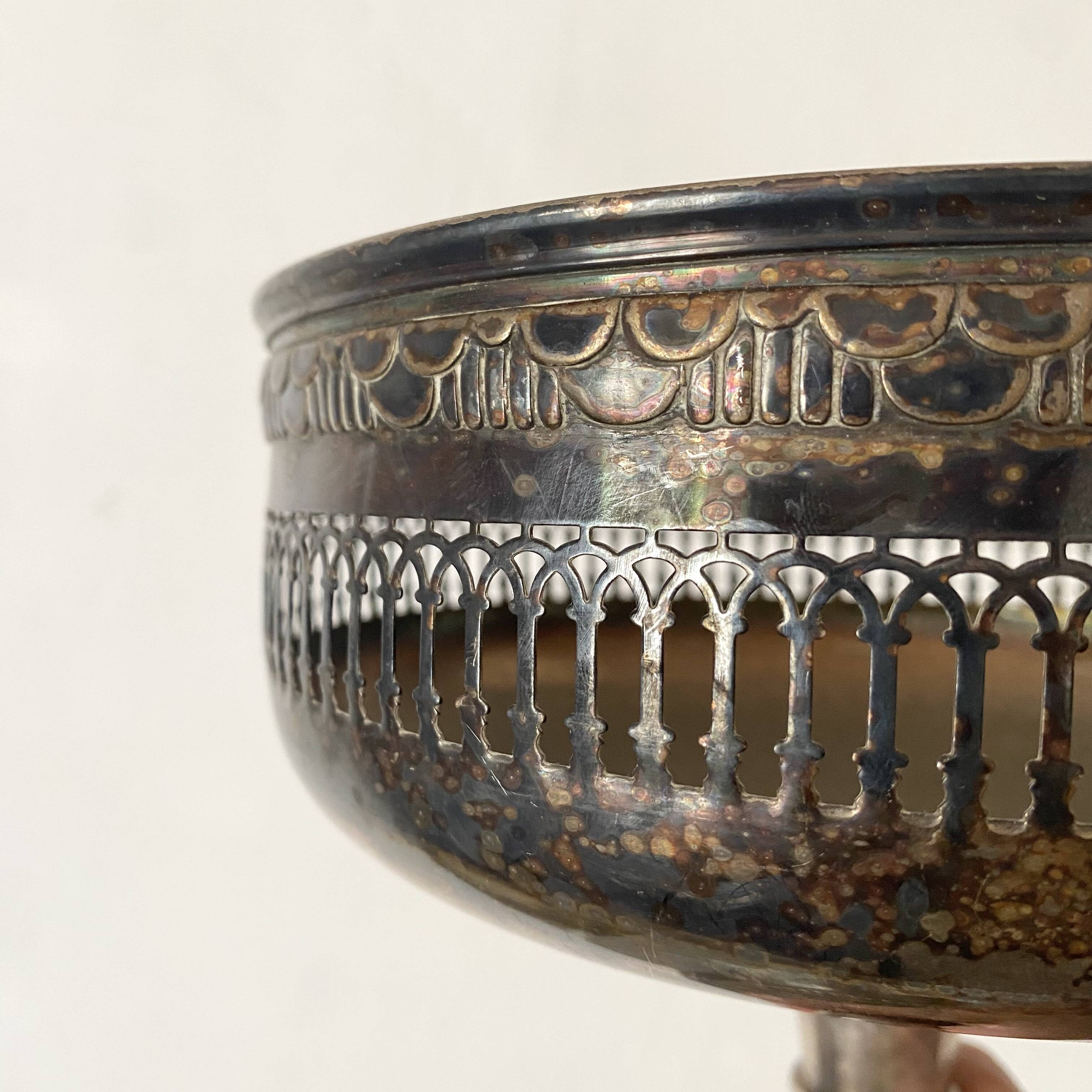 Silver-plated metal footed bowl