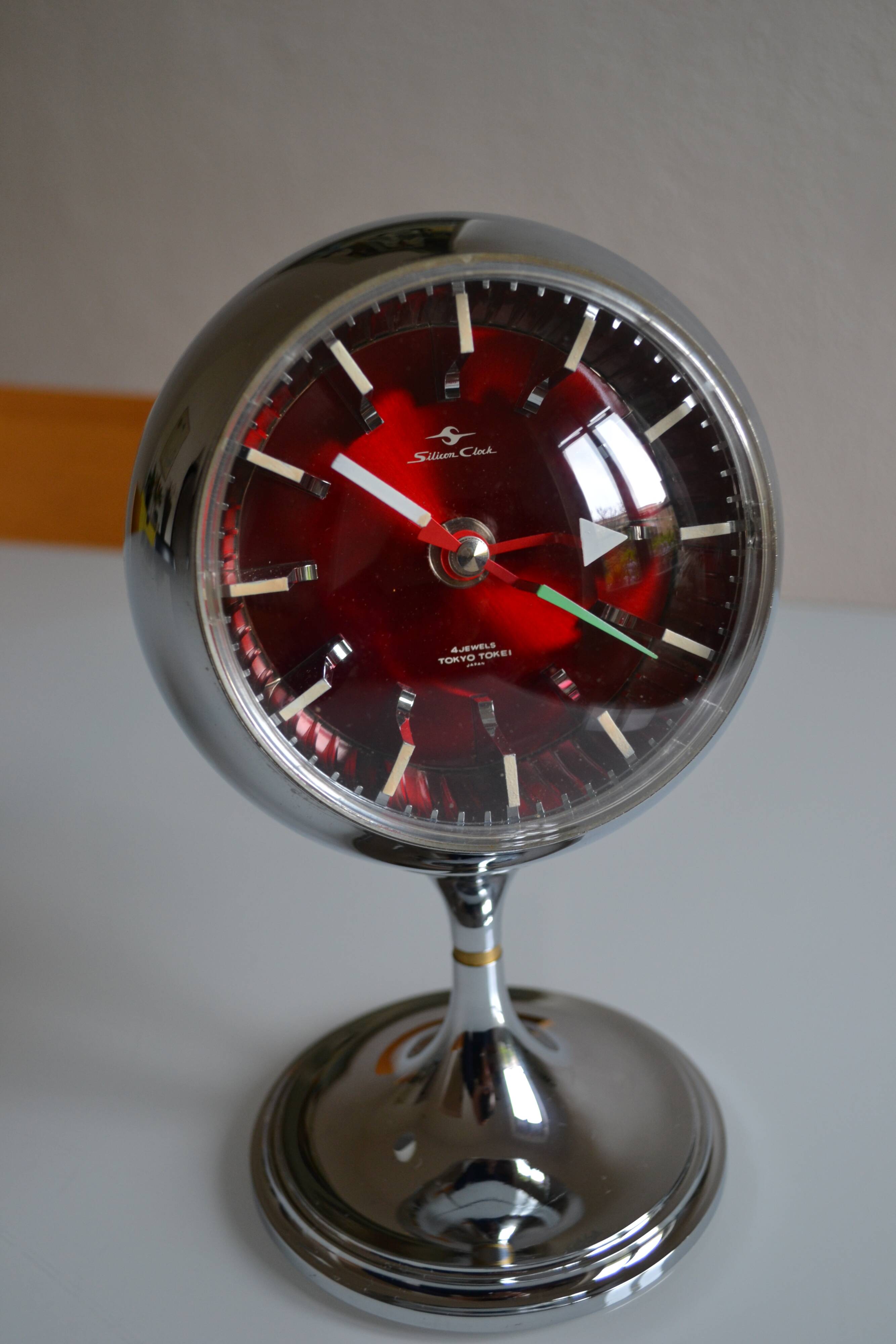 Tokyo Tokei 4 jewels vintage space age japan clock 1970 tulip foot