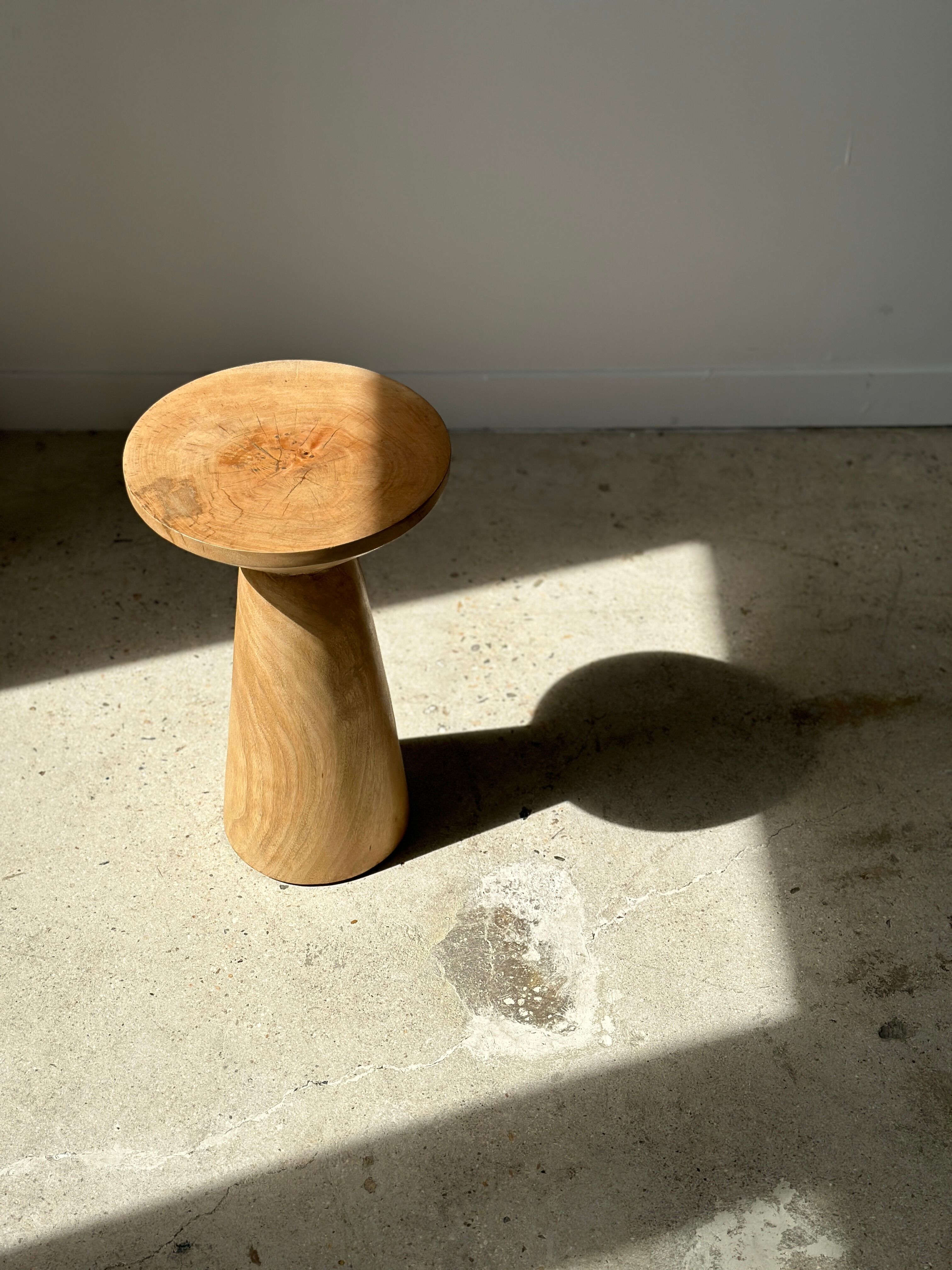 Side table, end of sofa in natural mango monoxyl conical tray H:50cm