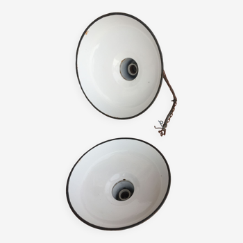 Two enameled sheet metal pendant lights from the 1950s. diameter 31 cm, standard bulbs