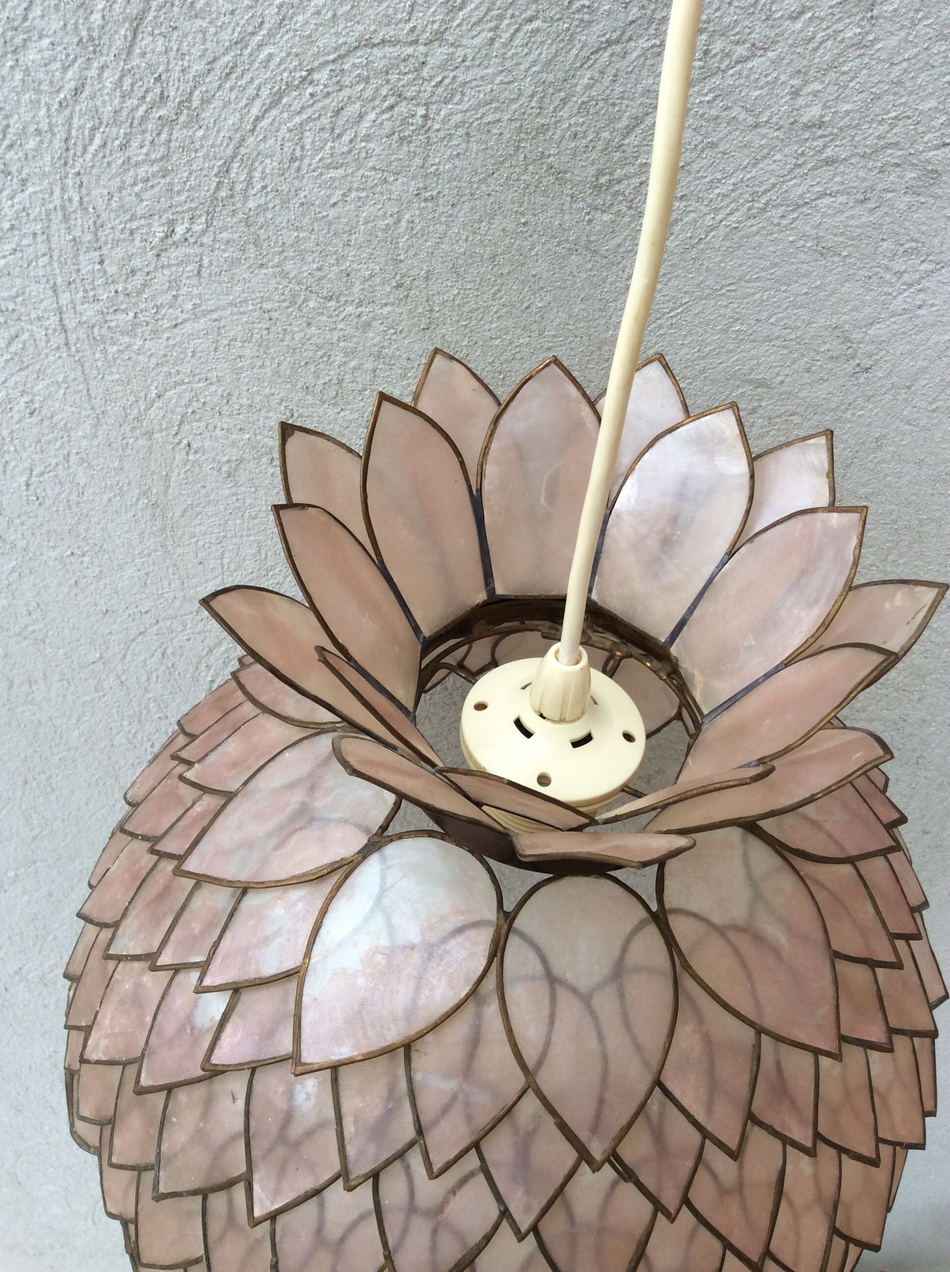 Mother-of-pearl and brass vintage lotus flower-shaped suspension