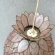 Suspension nacre et laiton forme fleur de lotus vintage