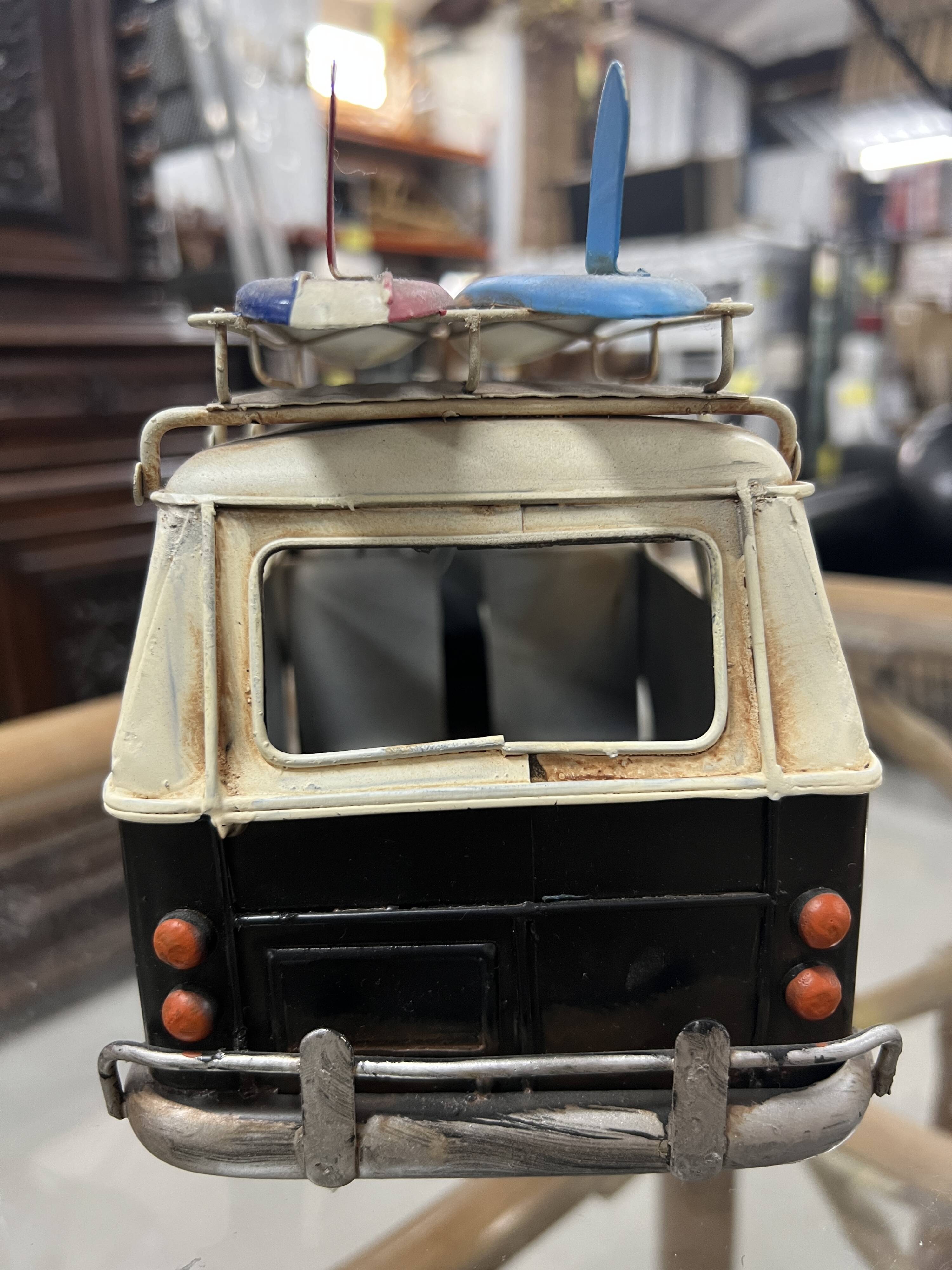 Voiture de camping vintage en miniature