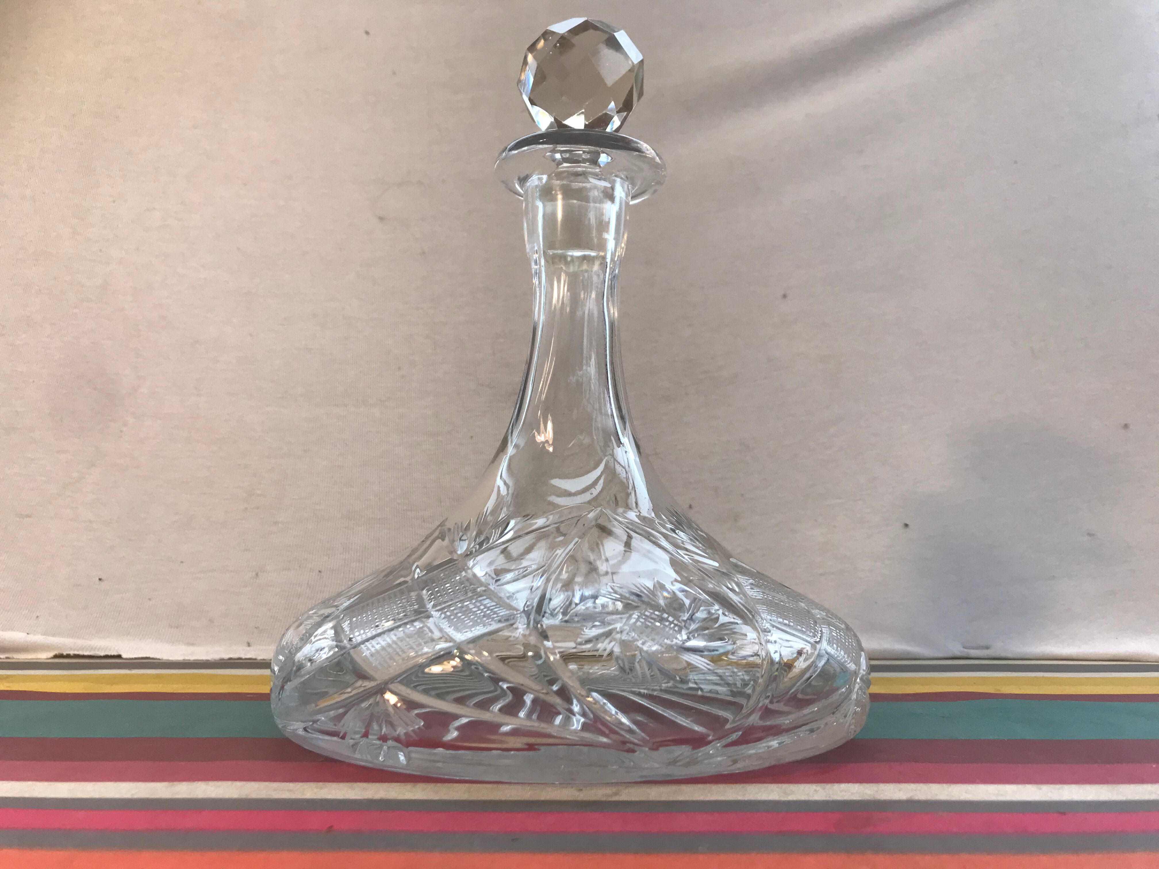 Ancien carafe à décanter cristal taillé + bouchon facetté décoration