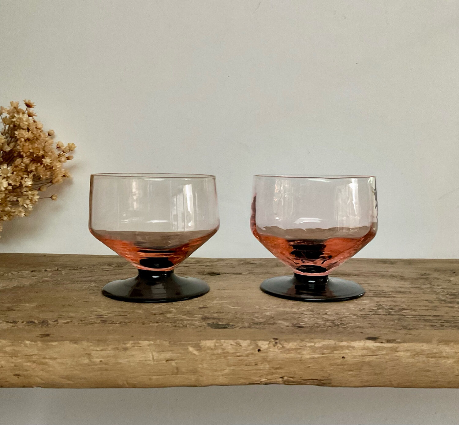 6 pink bowls with black stems