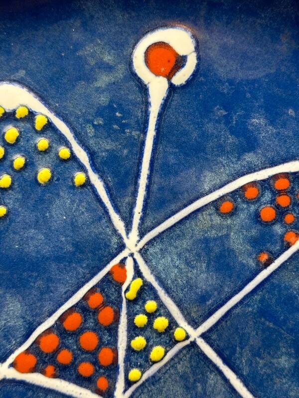 Large decorative dish signed André Baud, diameter 37 cm, enamelled decoration on a deep blue background