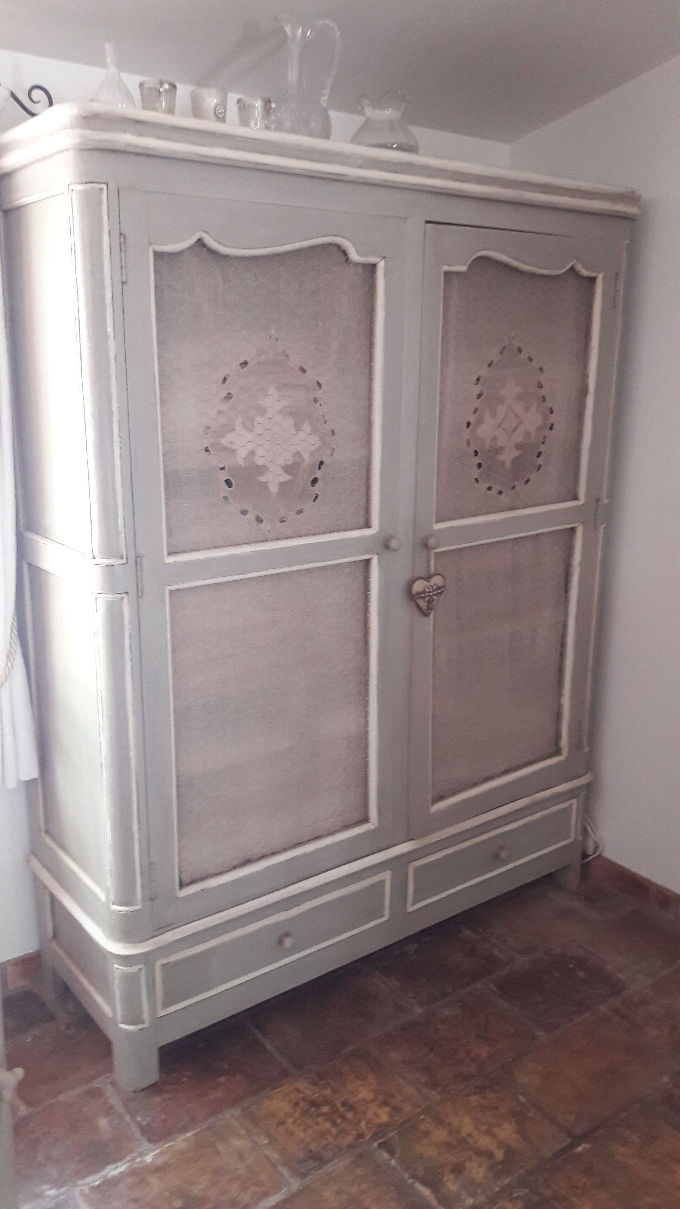 Shabby chic style wardrobe Patine grey