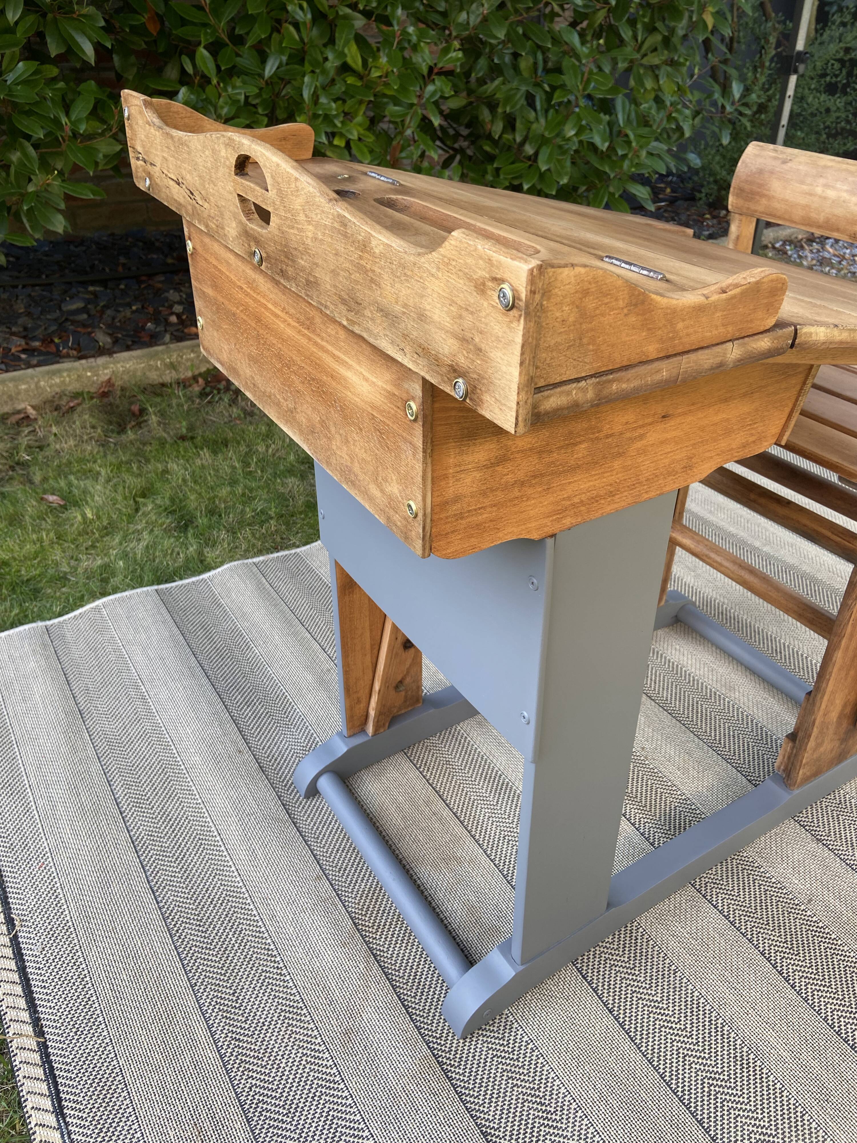 School desk with height-adjustable seat