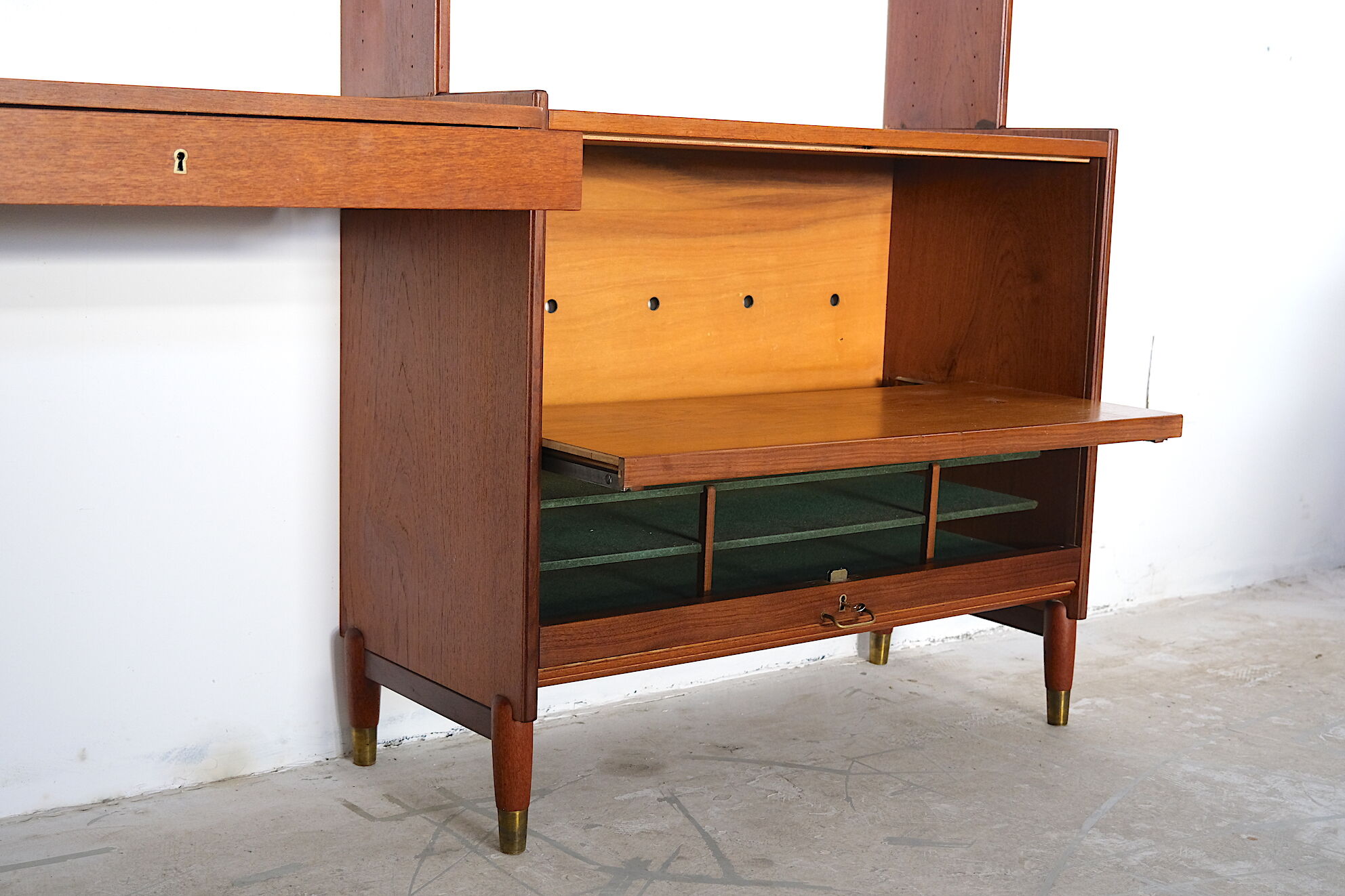 Norwegian Mid Century Modular Standing Shelf, 1960's