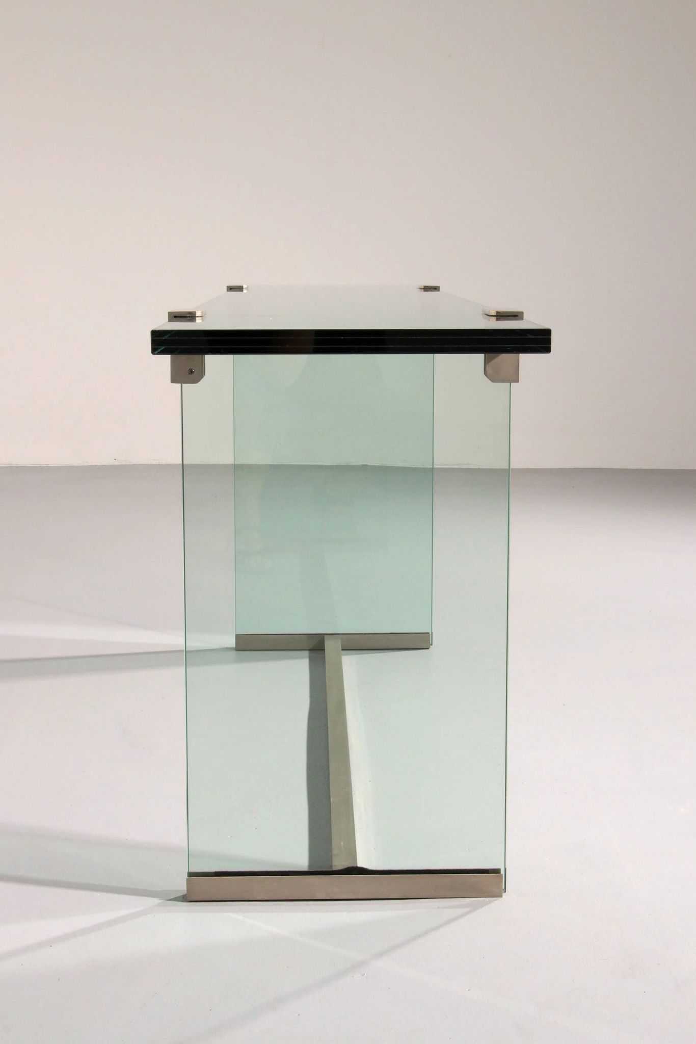 Sidetable Model T30 by Peter Ghyczy - 1970s design (2 meters long)