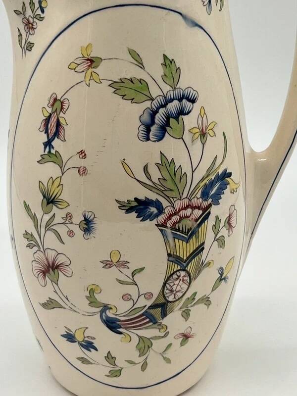 Longchamp toilet bag model Carquois. Height 35 cm.