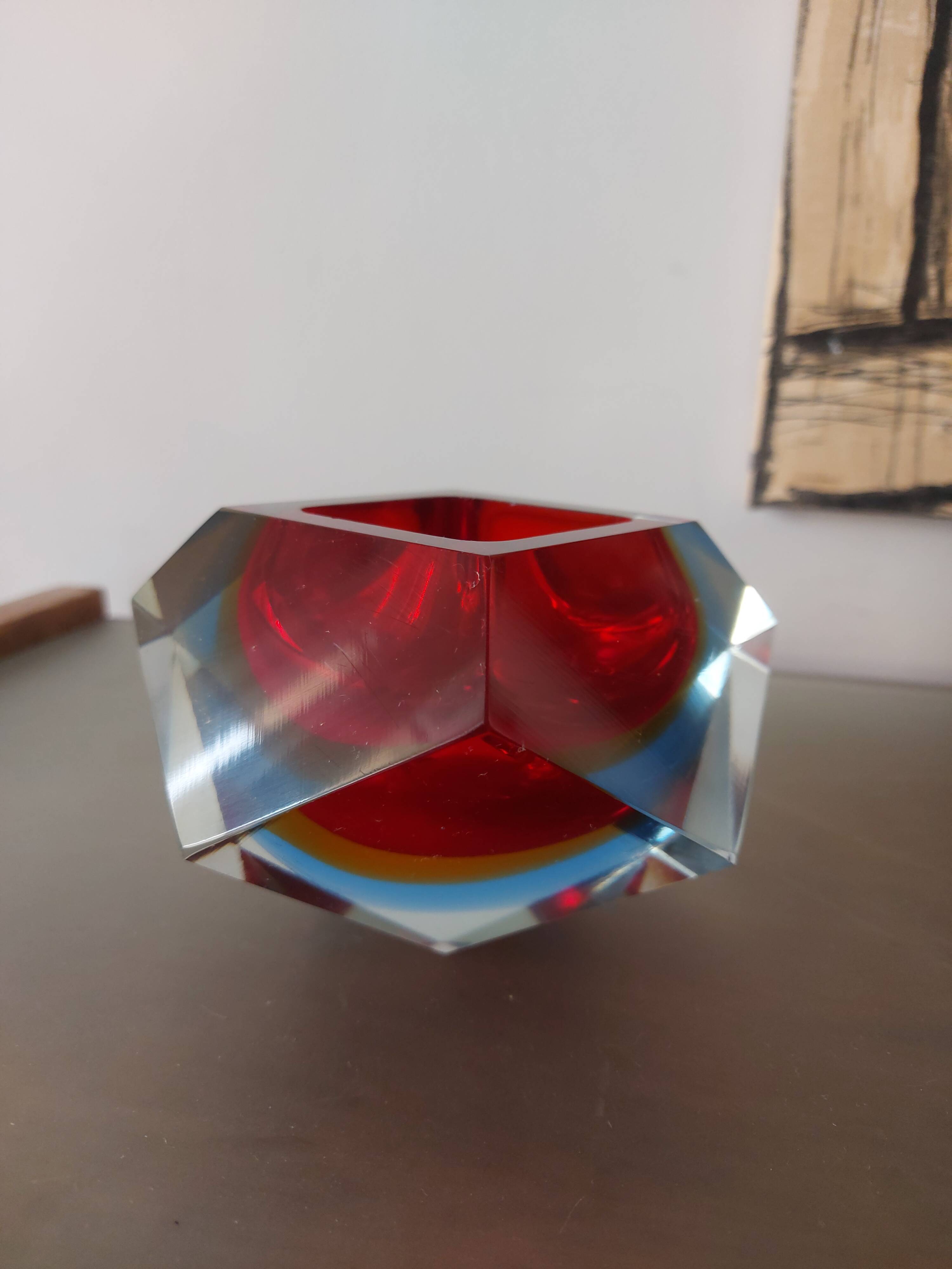 Empty pocket in Murano glass