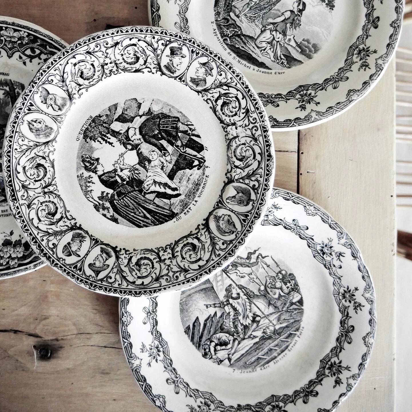 Set of 4 talking dessert plates