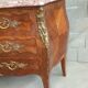 Commode tombeau en bois rose de style Louis XV dessus marbre