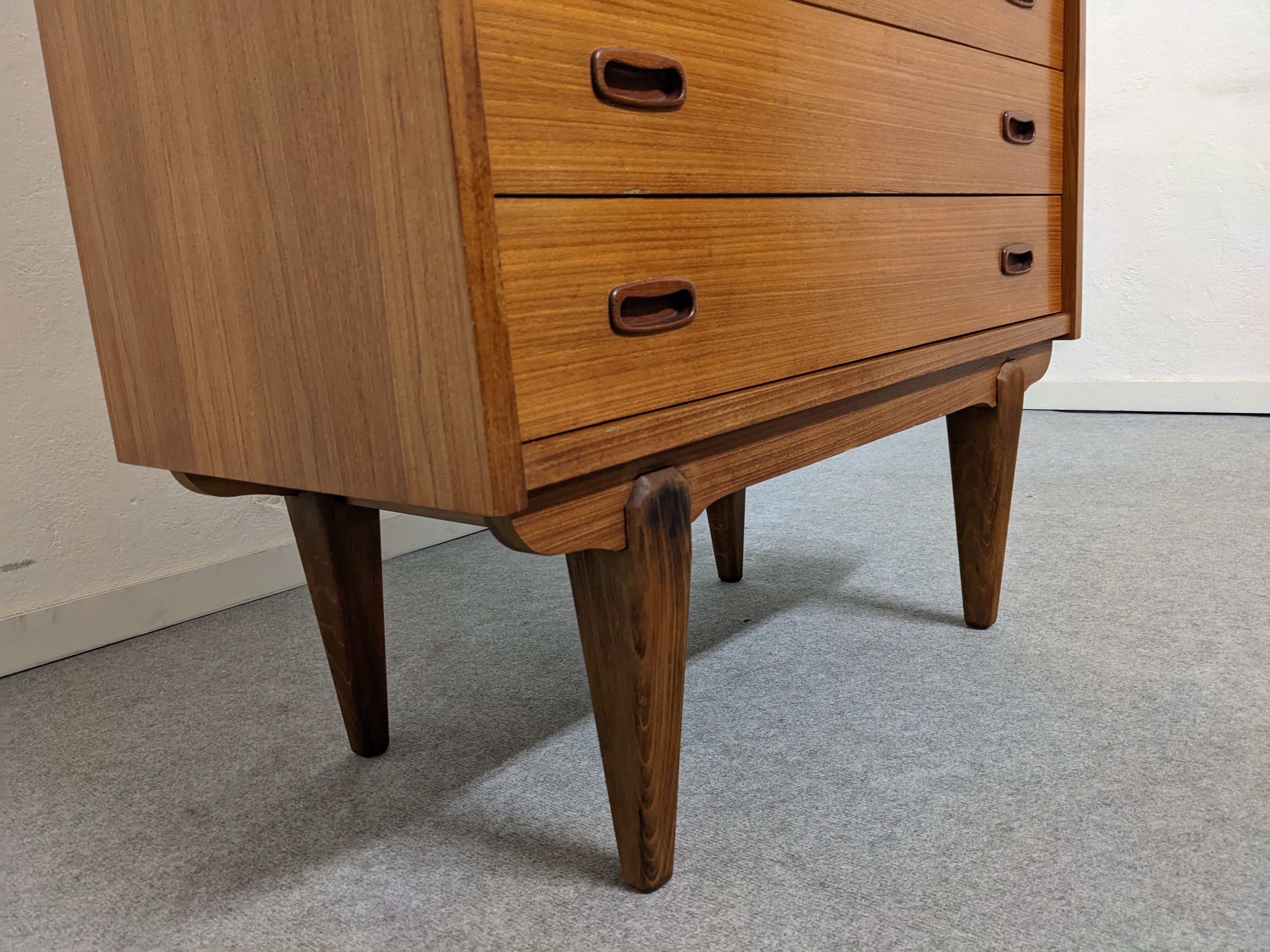 Vintage teak chest of drawers from the 50s/60s