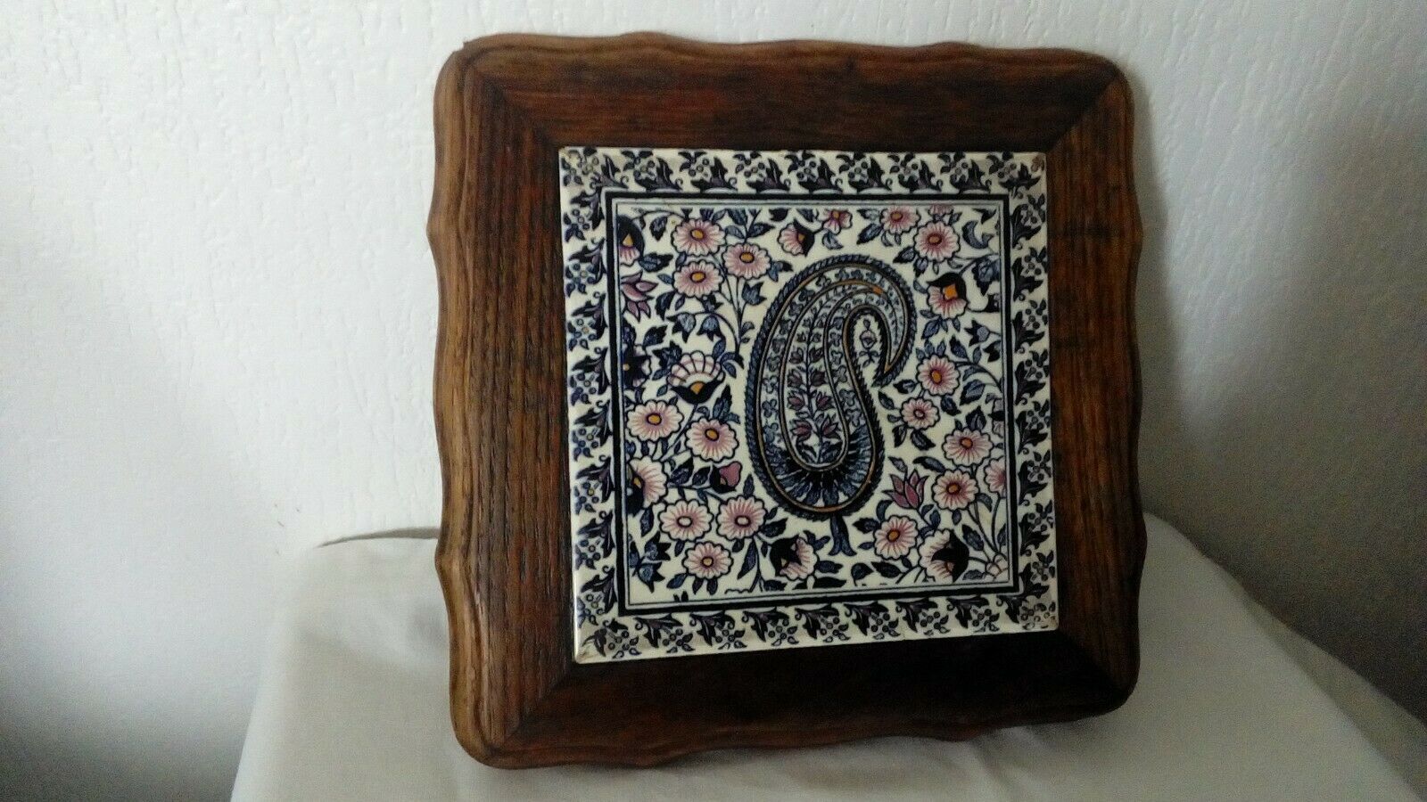 Wooden flat underside and faience of gien model cashmere