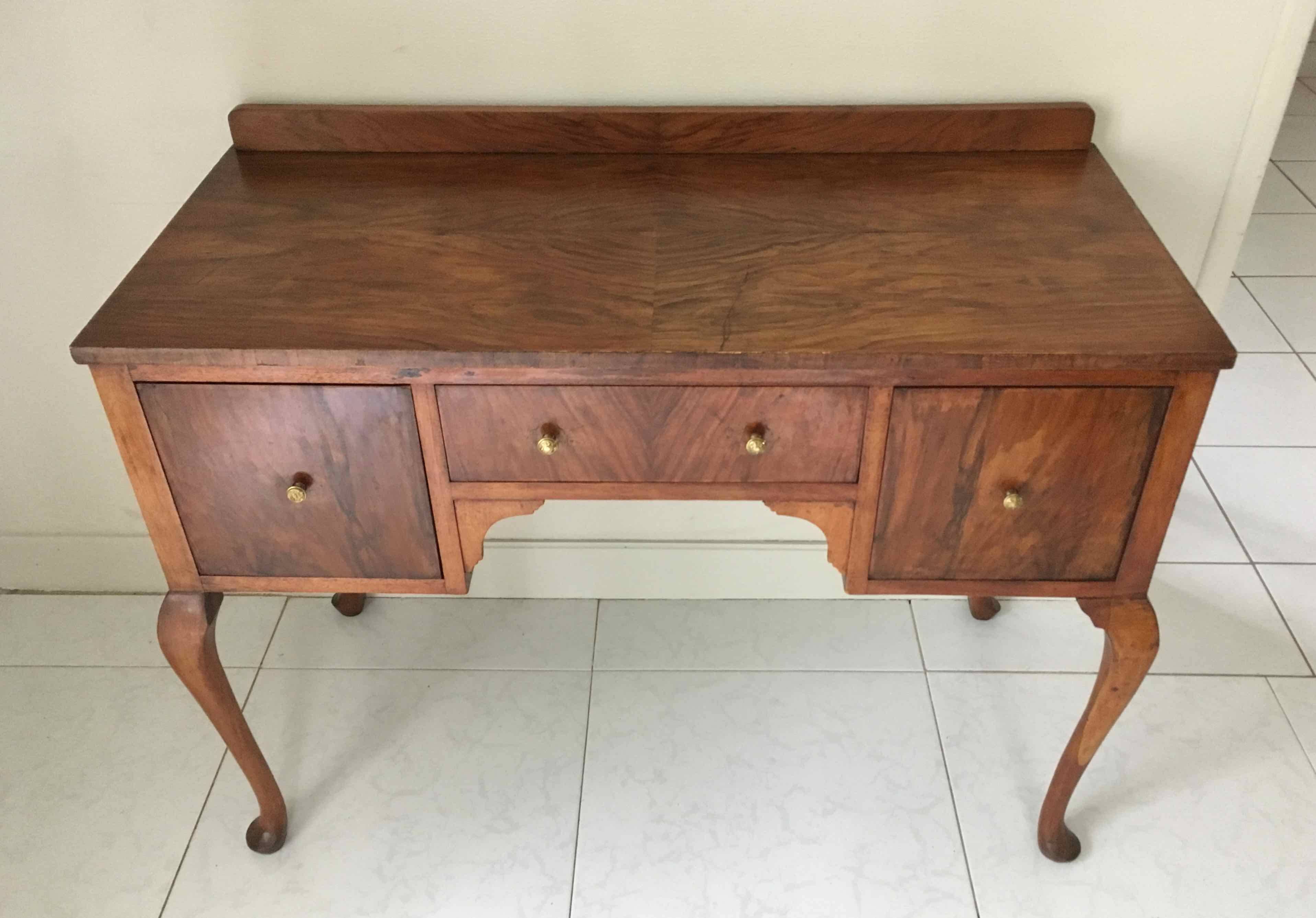 Bureau 1950 pieds galbés