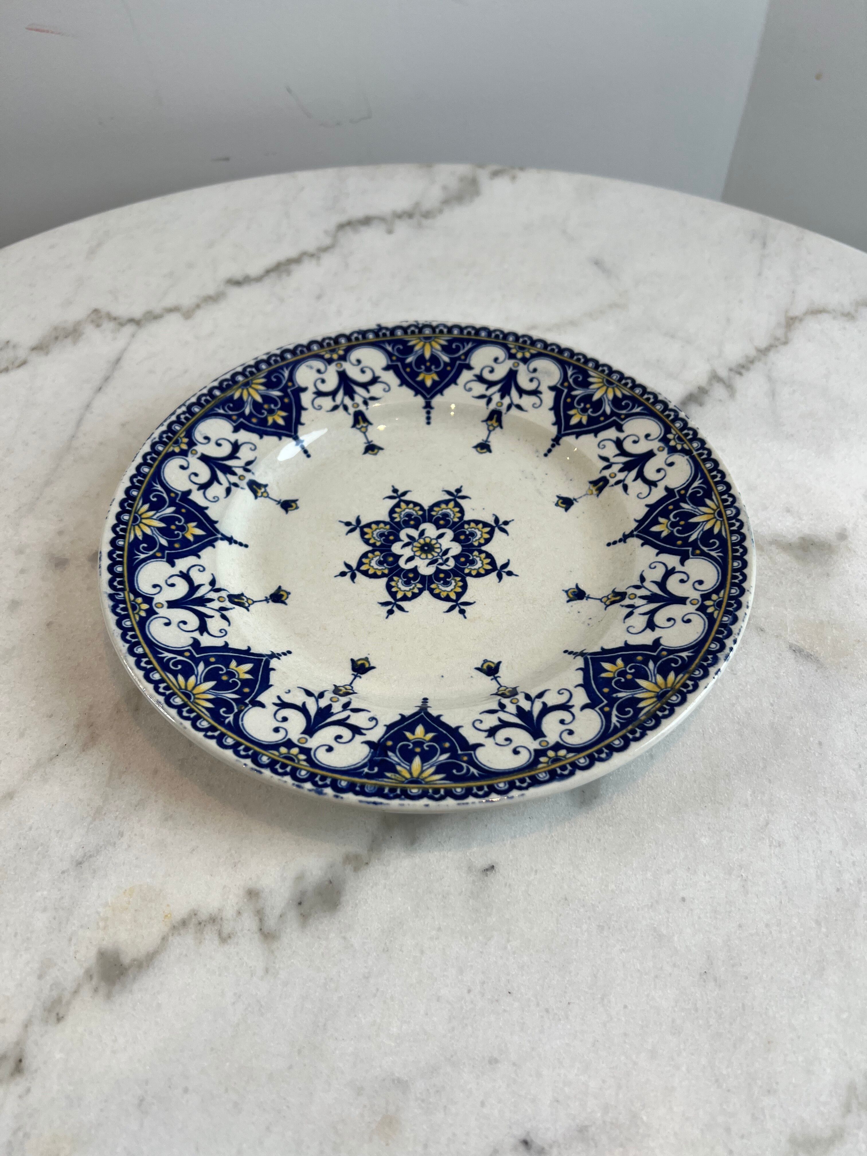 Small plate iron earth Sarreguemines Cluny