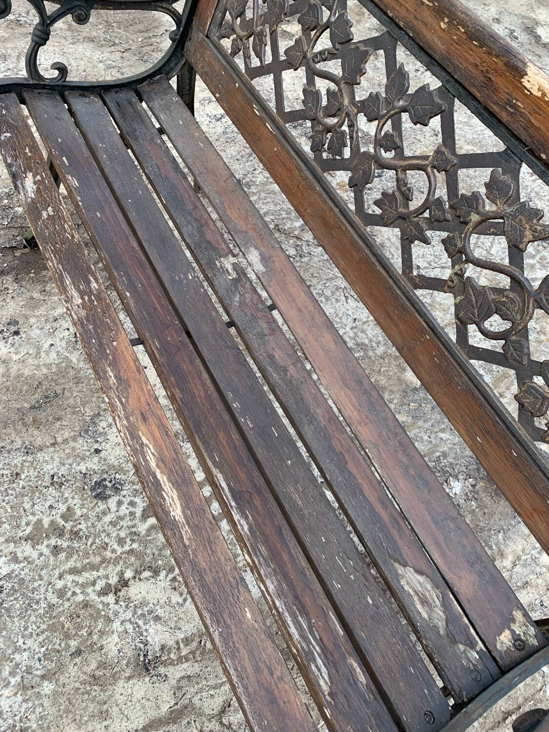 Garden bench in wood and cast iron from the 80s