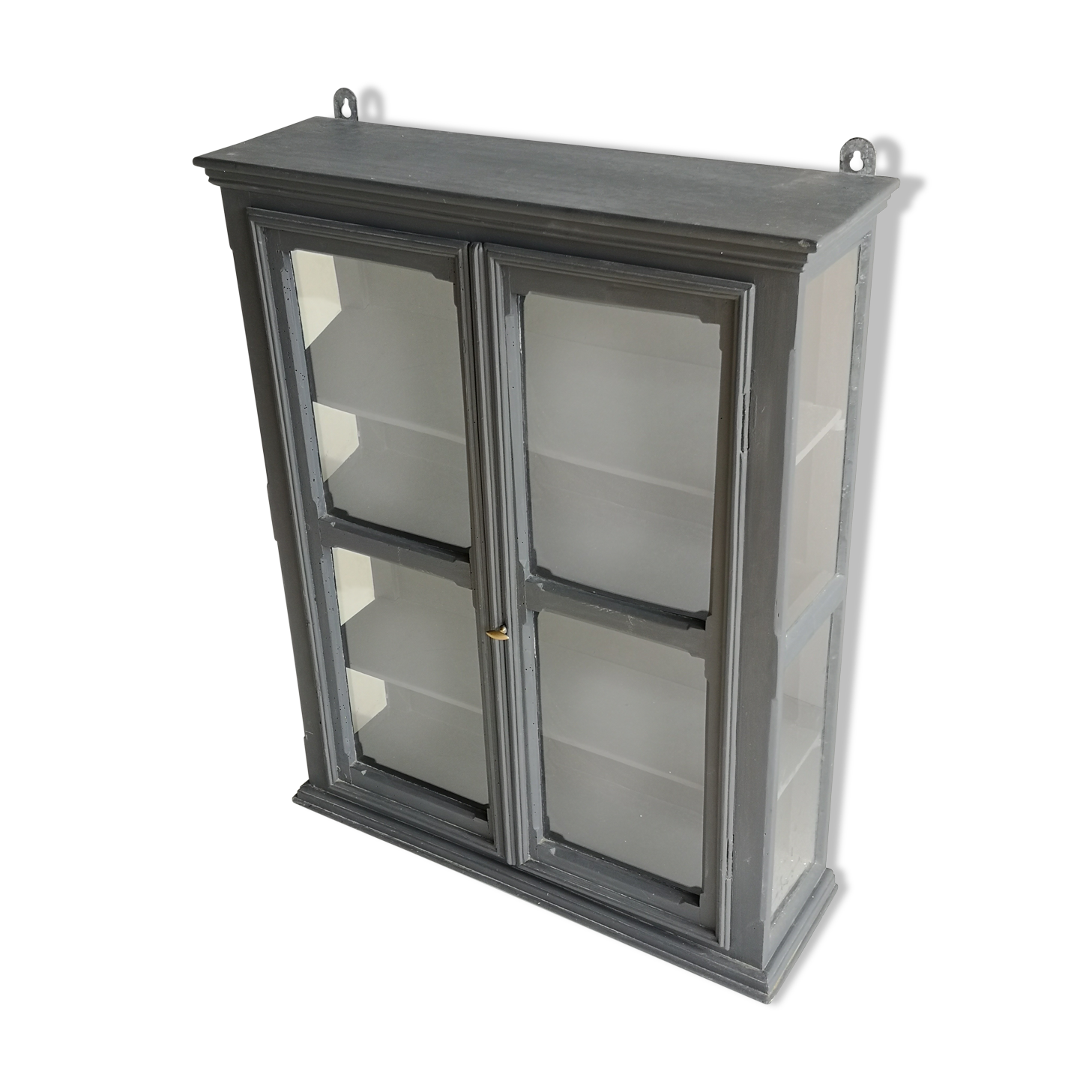 Old hanging showcase