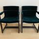 Fauteuil vintage en velours vert et bois noir